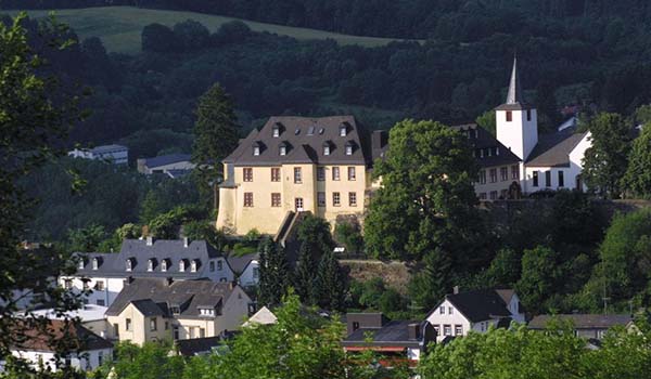 Het Schloßhotel Kurfürstliches Amtshaus Dauner Burg. Een prachtig romantisch hotel in Daun.