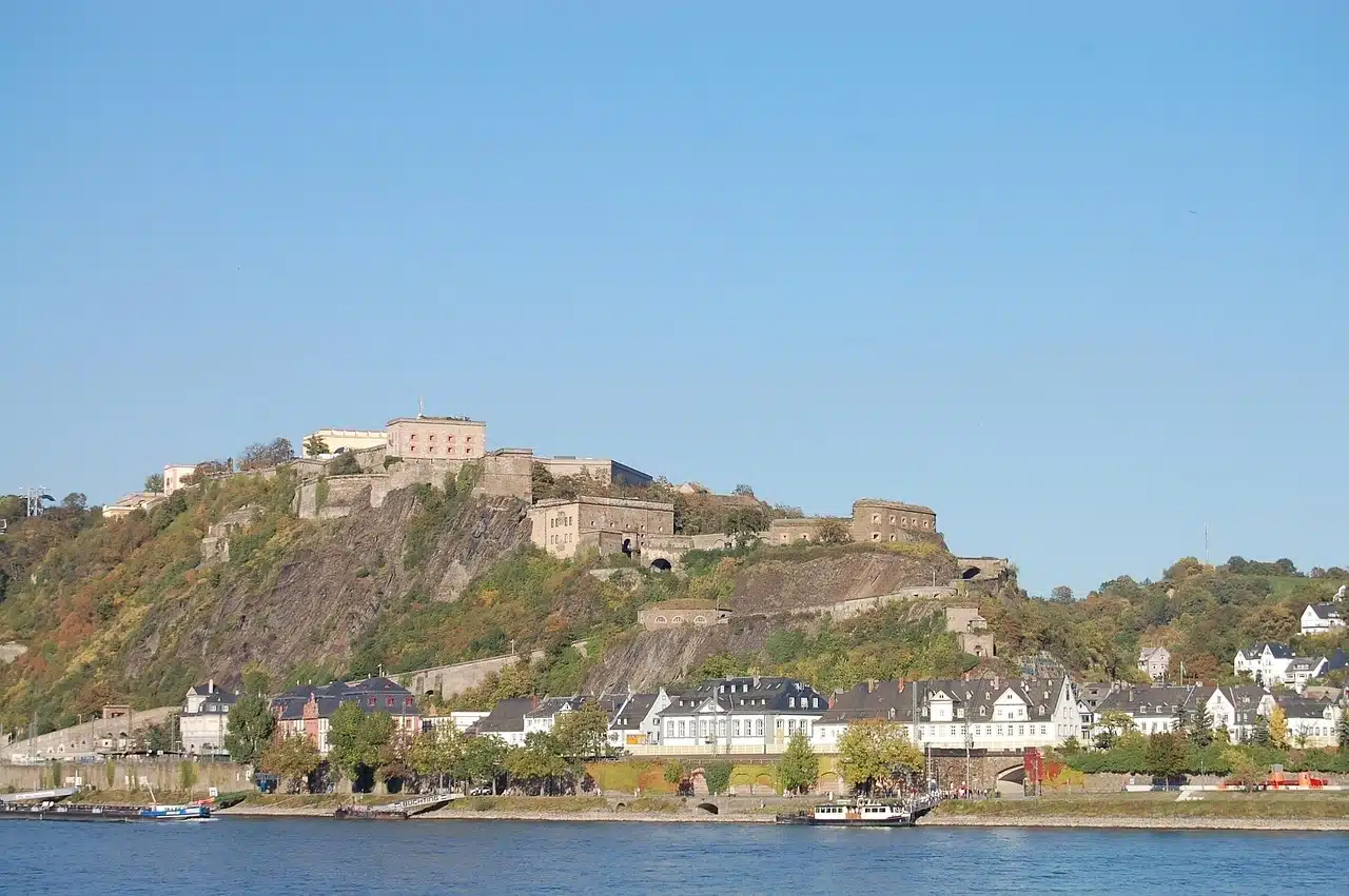 Fort Ehrenbreitstein Koblenz bij de Rijn.